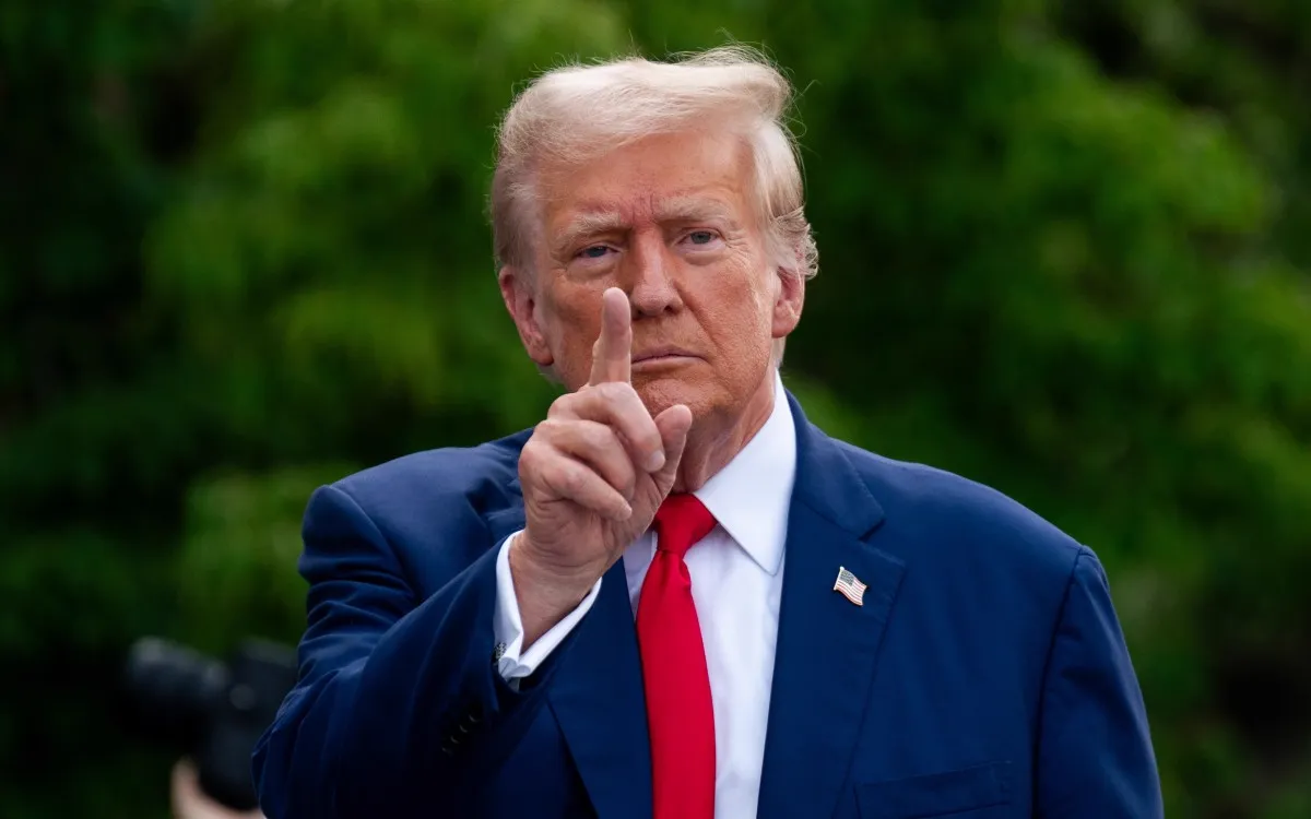 Macro: Trump Promises $5,000 to Every American Citizen news image