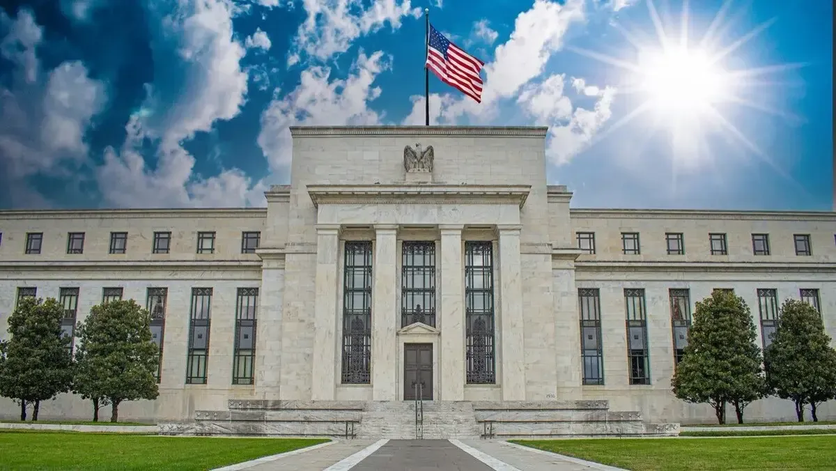 Macro: Fed Expectations Rising: Different Interest Rate Predictions from UBS, Deutsche Bank and BofA news image