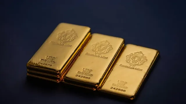 Bitcoin: Bitcoin Outperforms Gold, $100,000 Surge Potential news card image