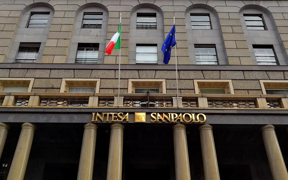 Bitcoin: Italian Bank Intesa Sanpaolo Shifts from Bitcoin to Ether news image
